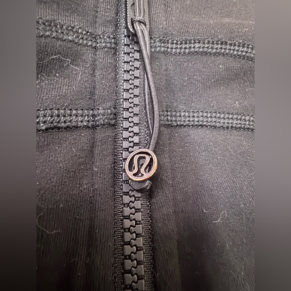 Lululemon define jacket black size 8 in great condition! - Picture 4 of 11